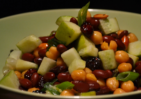 SALADE DE LÉGUMINEUSES, POMMES, CANNEBERGES & ÉRABLE