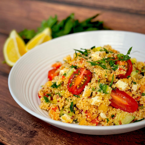 SALADE DE COUSCOUS & QUINOA ROUGE À LA GRECQUE