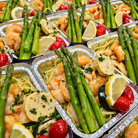SAUTÉ DE CREVETTES À L'AIL SUR LINGUINES AU PESTO